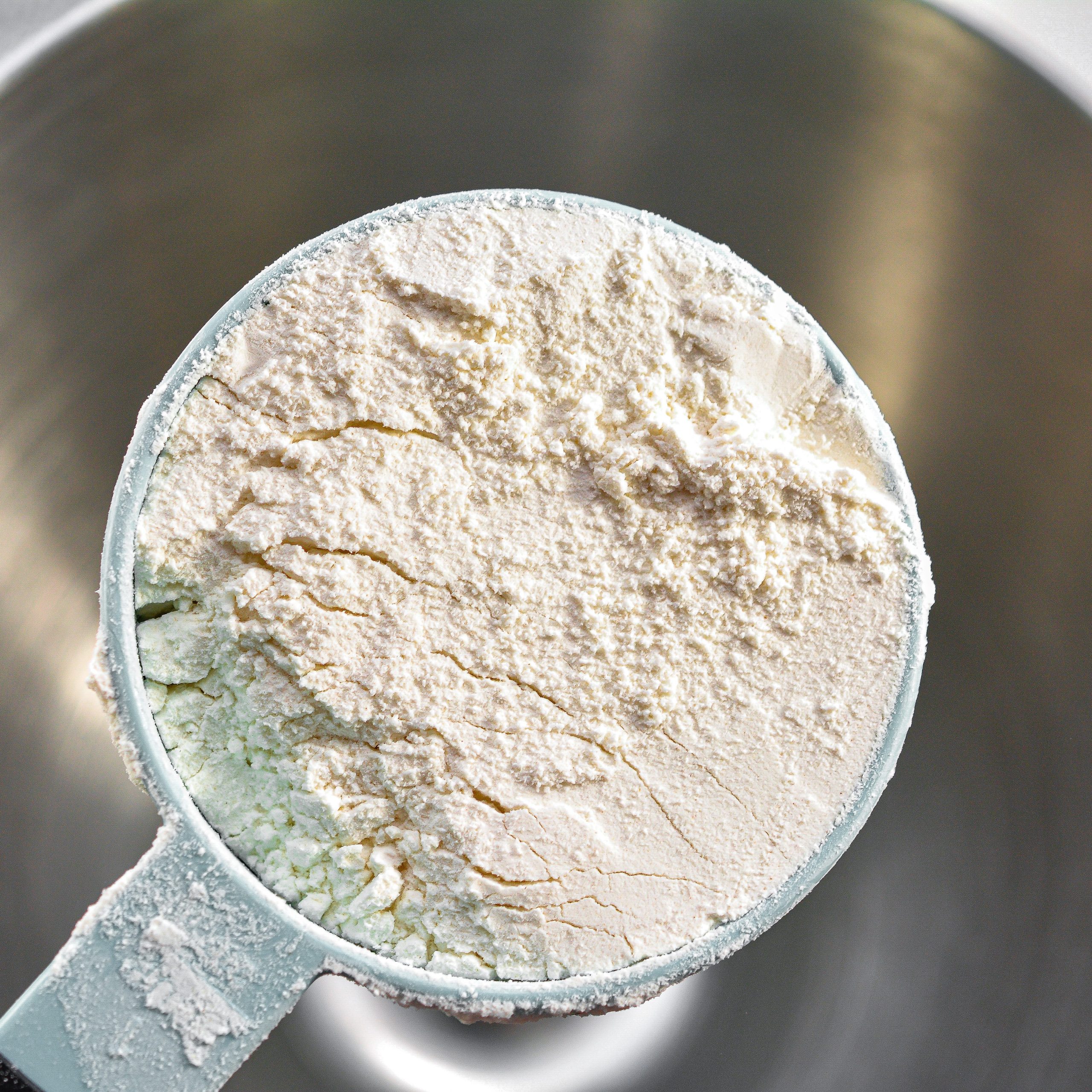 In a mixing bowl, combine 1c flour.