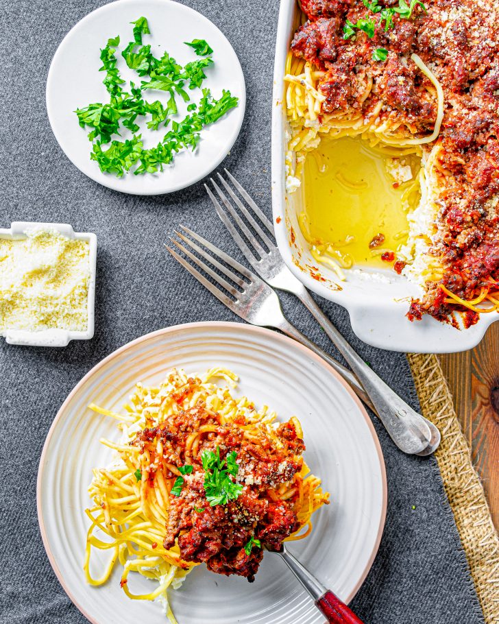 million dollar spaghetti casserole recipe, baked spaghetti recipe, spaghetti casserole with cream cheese and sour cream