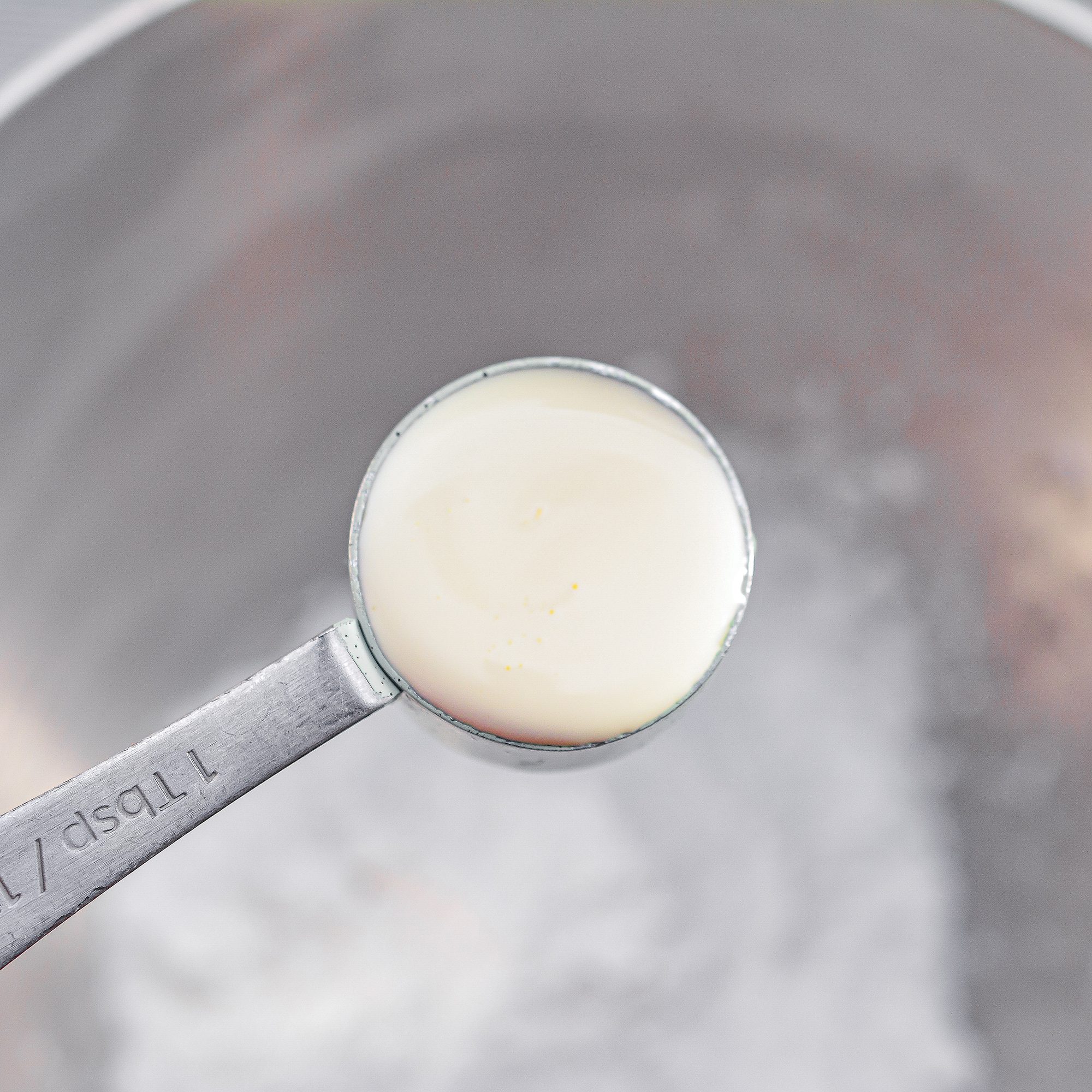In a bowl, whisk together the powdered sugar, heavy whipping cream as needed, and the vanilla extract for the drizzle.
