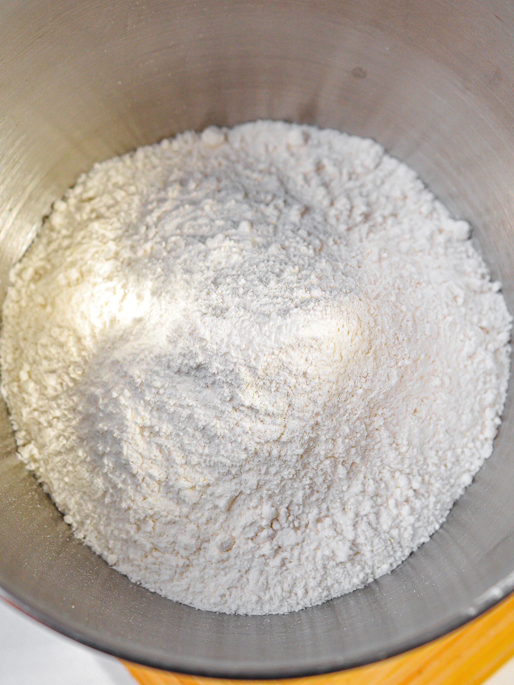 Add the white cake mix to a mixing bowl.