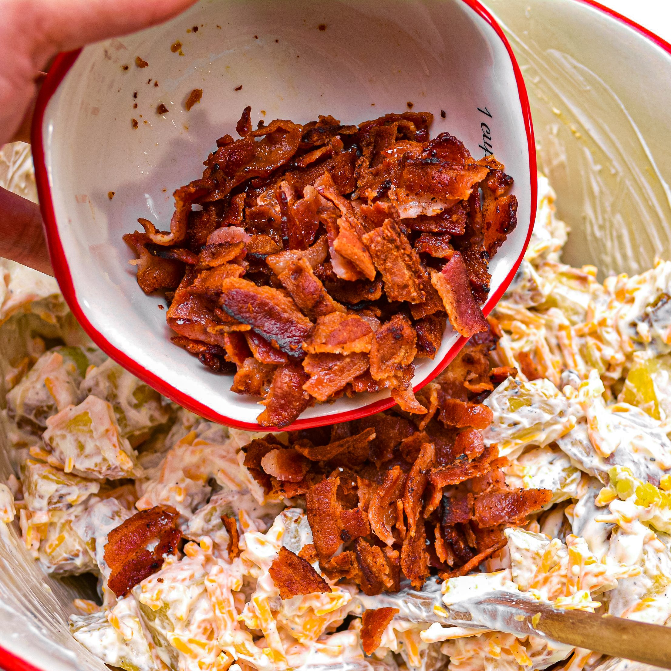  Pour in 12 pieces of crumbled bacon.