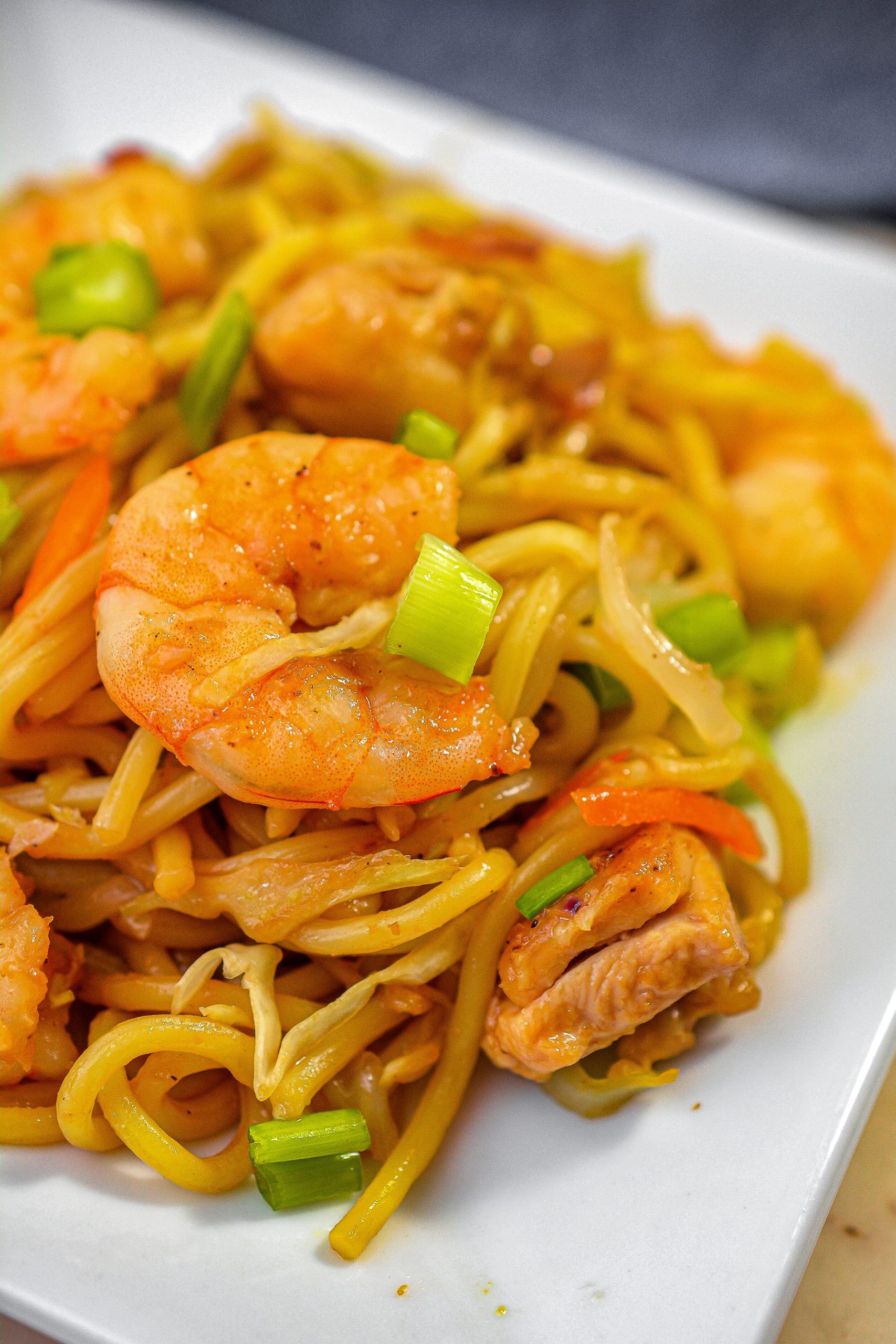 chicken and shrimp lo mein, chicken and shrimp lo mein recipe, chicken and shrimp chow mein