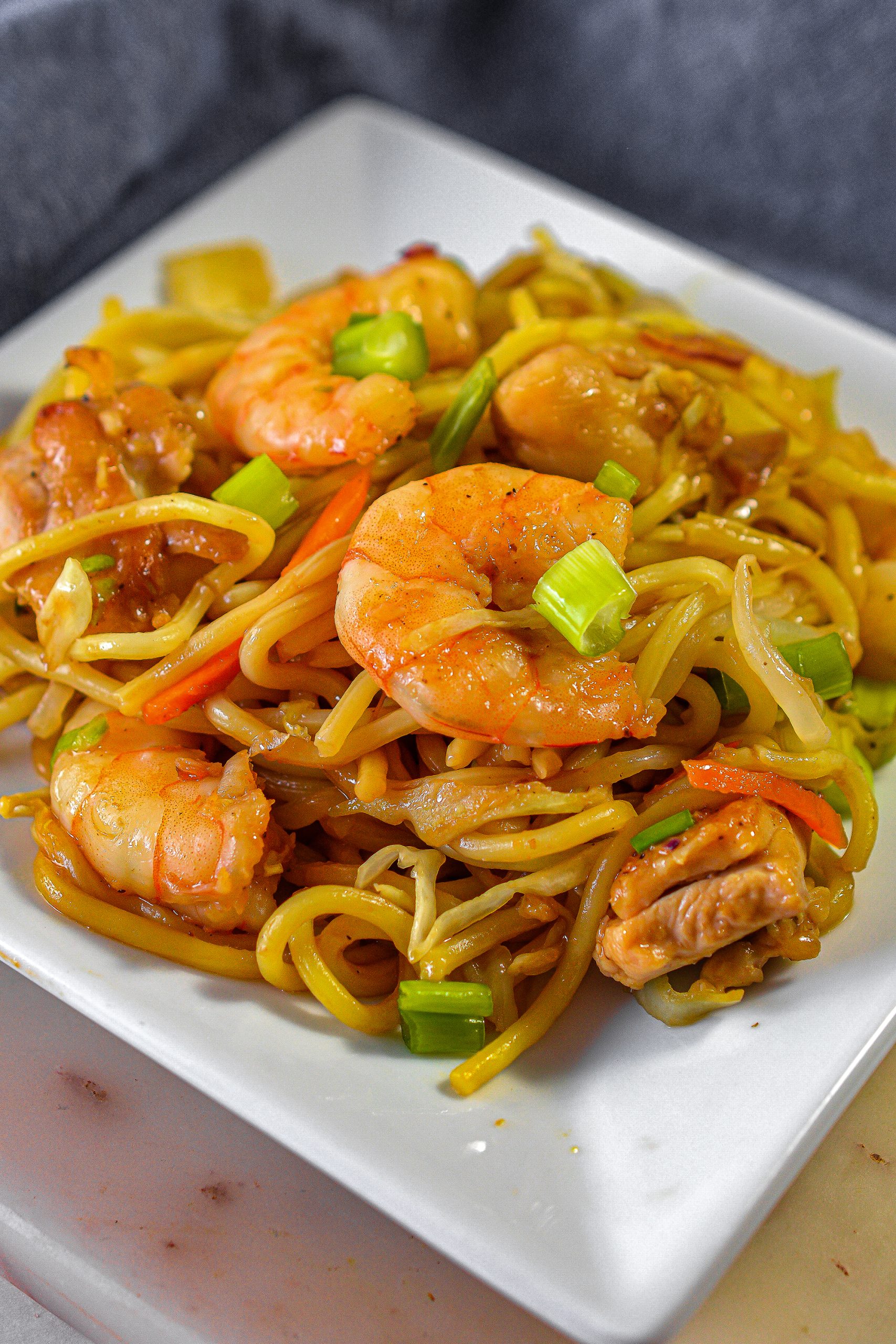 chicken and shrimp lo mein, chicken and shrimp lo mein recipe, chicken and shrimp chow mein
