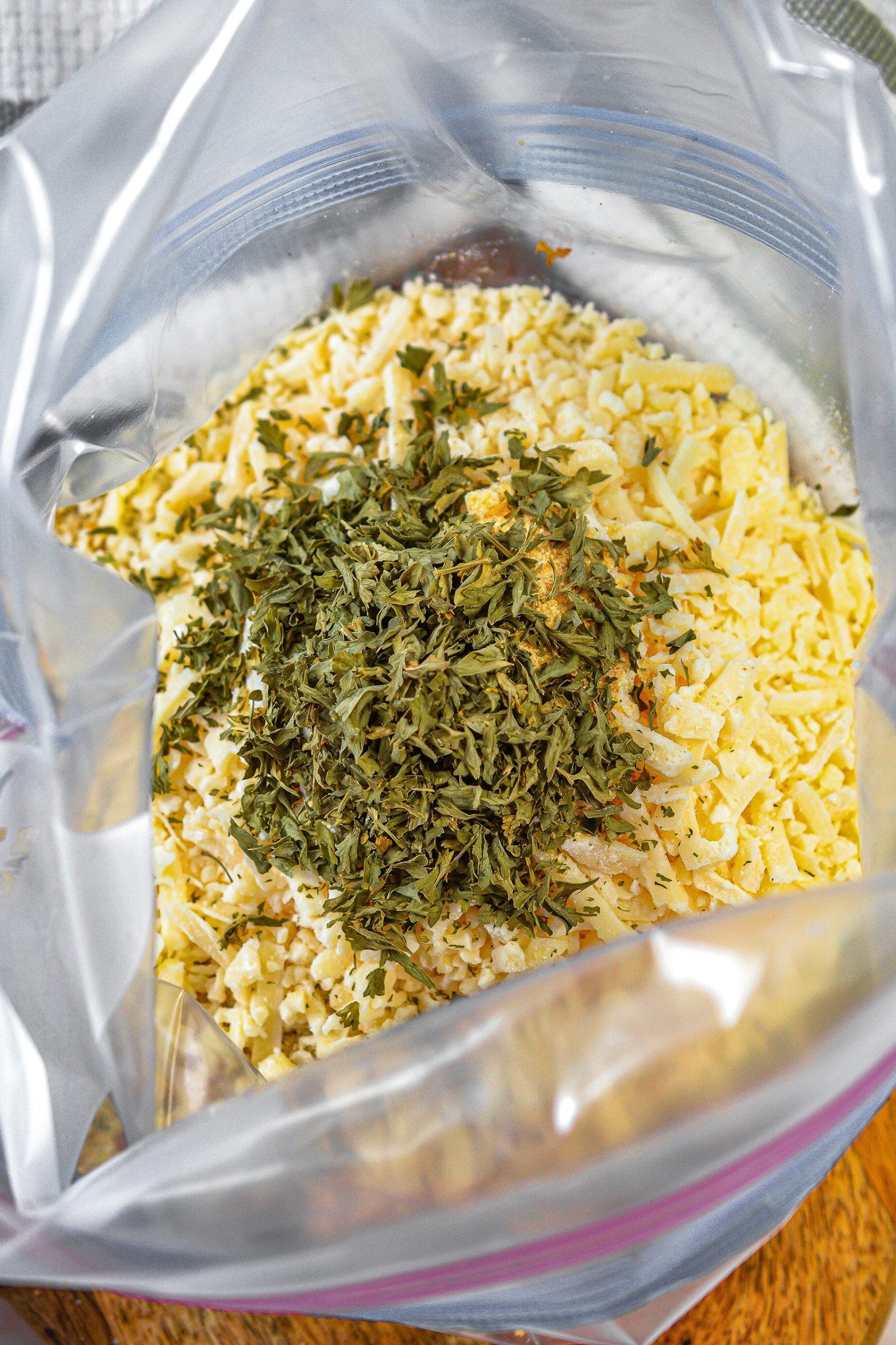 Add the breadcrumbs, parmesan cheese, garlic powder and parsley flakes to a Ziploc bag, close it and shake well.