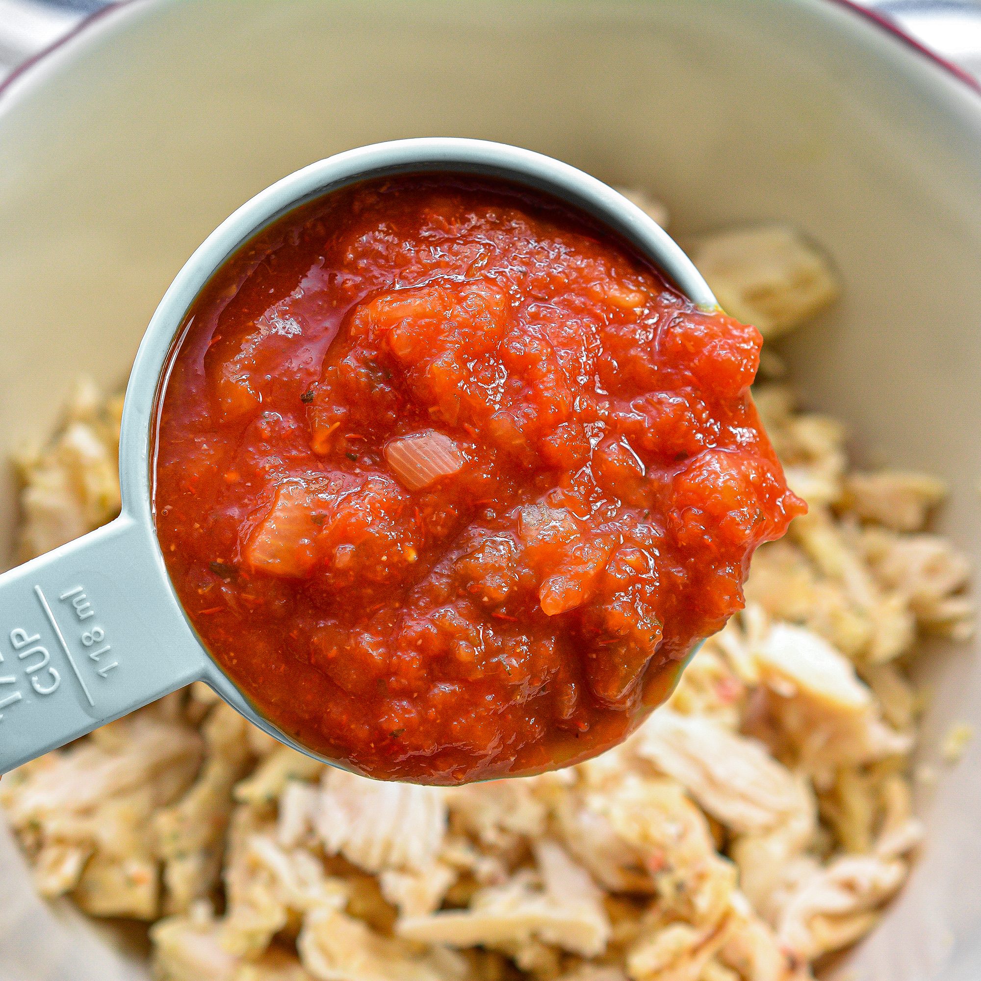 In a bowl, combine the chicken and salsa.
