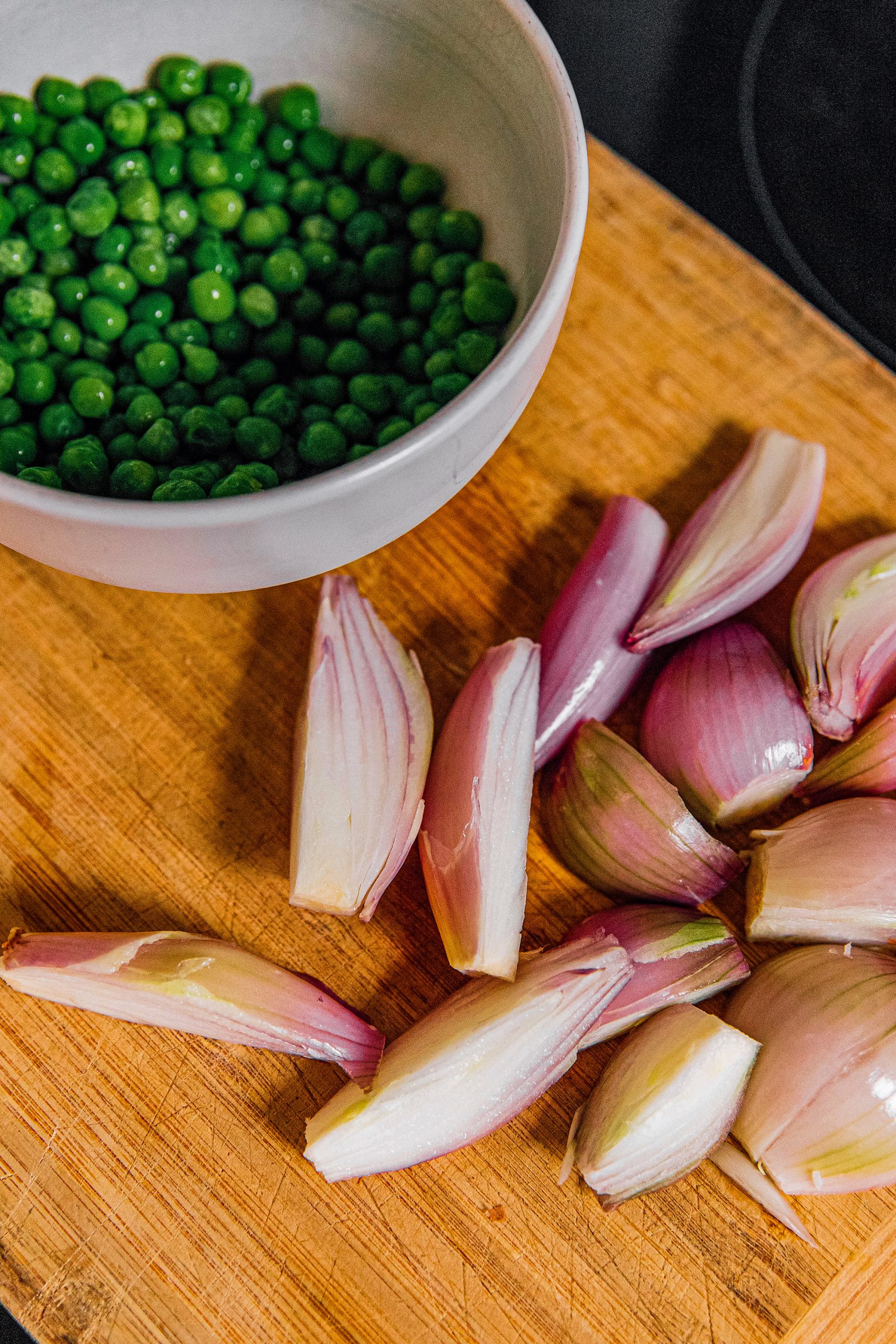 Place onions back into saucepan with peas, then fill with enough water to cover the vegetables.