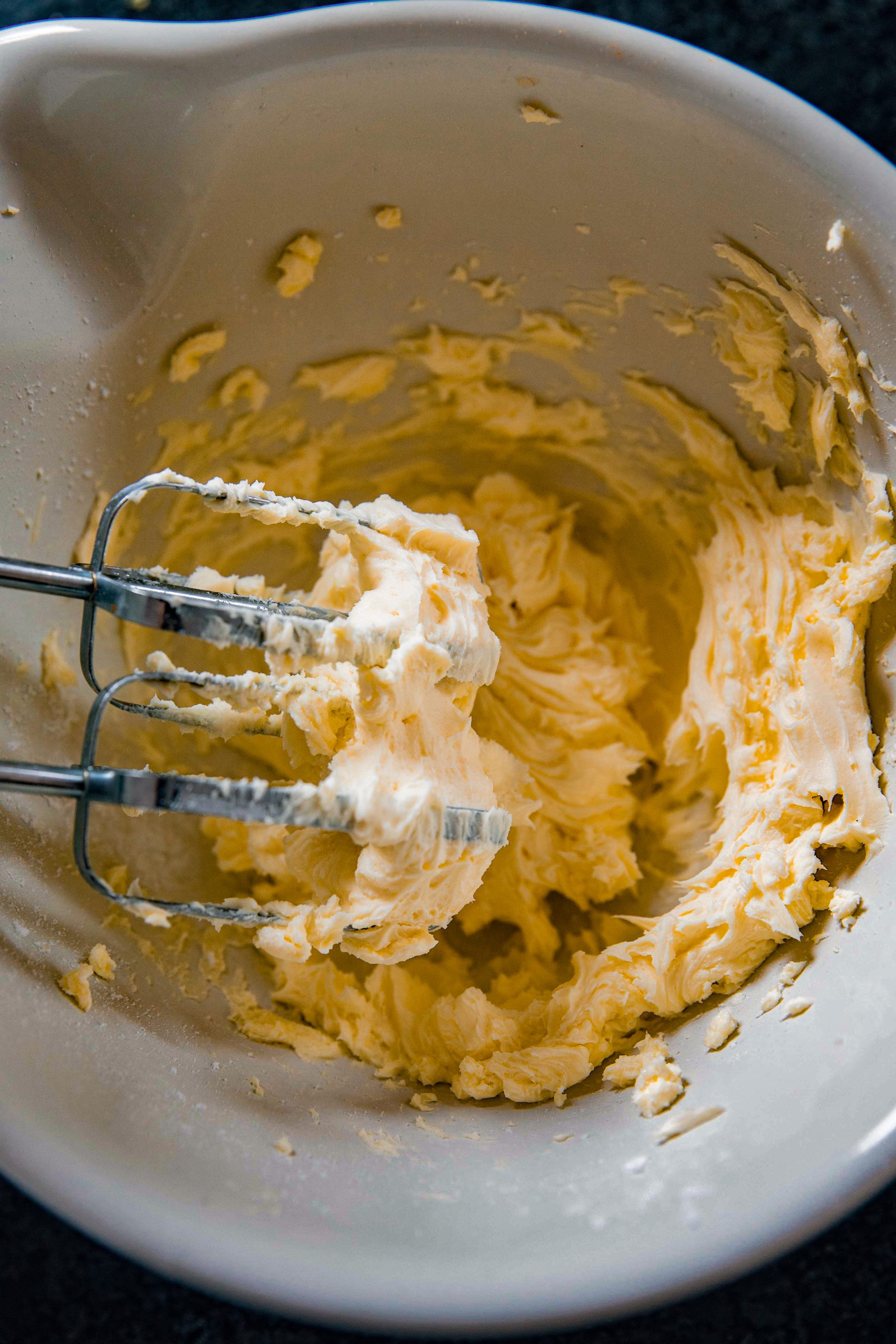 Beat cream cheese and confectioners' sugar together until smooth. Gently fold in whipped cream and lemon juice.