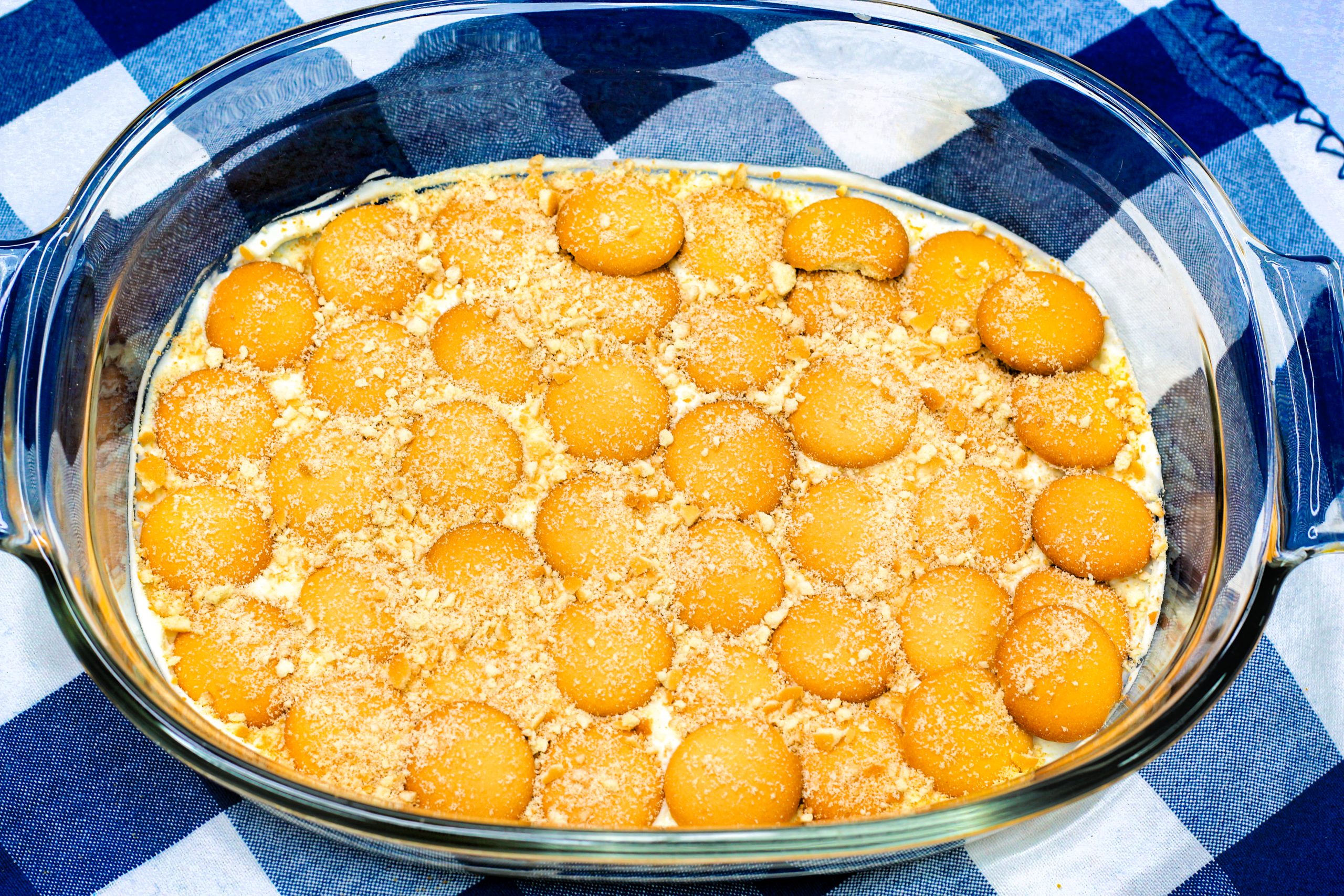 Lay an even layer of the nilla cookies onto the pudding