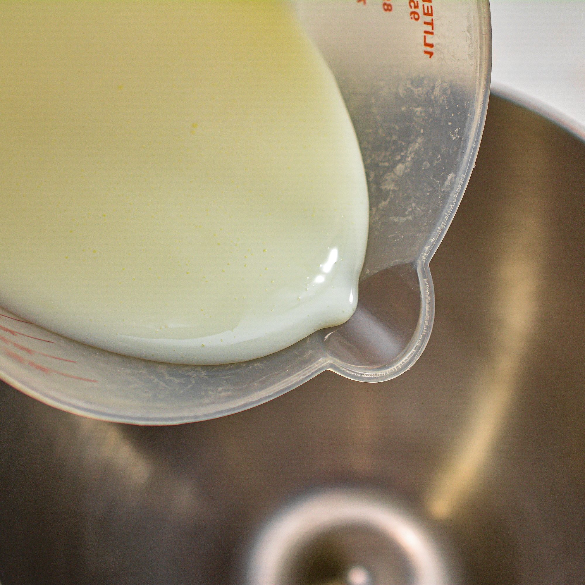 In a mixing bowl, combine the melted butter, eggs, sugar substitute, buttermilk, baking soda, cornmeal, flour and salt until a smooth batter has formed.