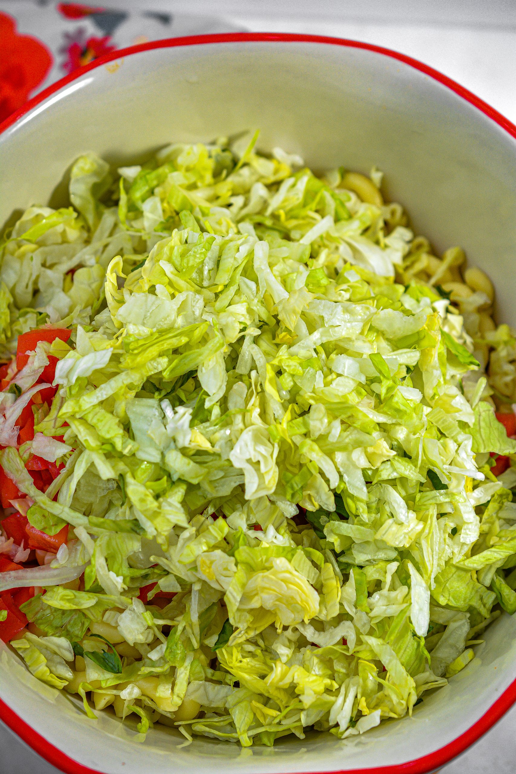 In a large mixing bowl, combine the macaroni, lettuce, tomato and bacon, stir to combine well.