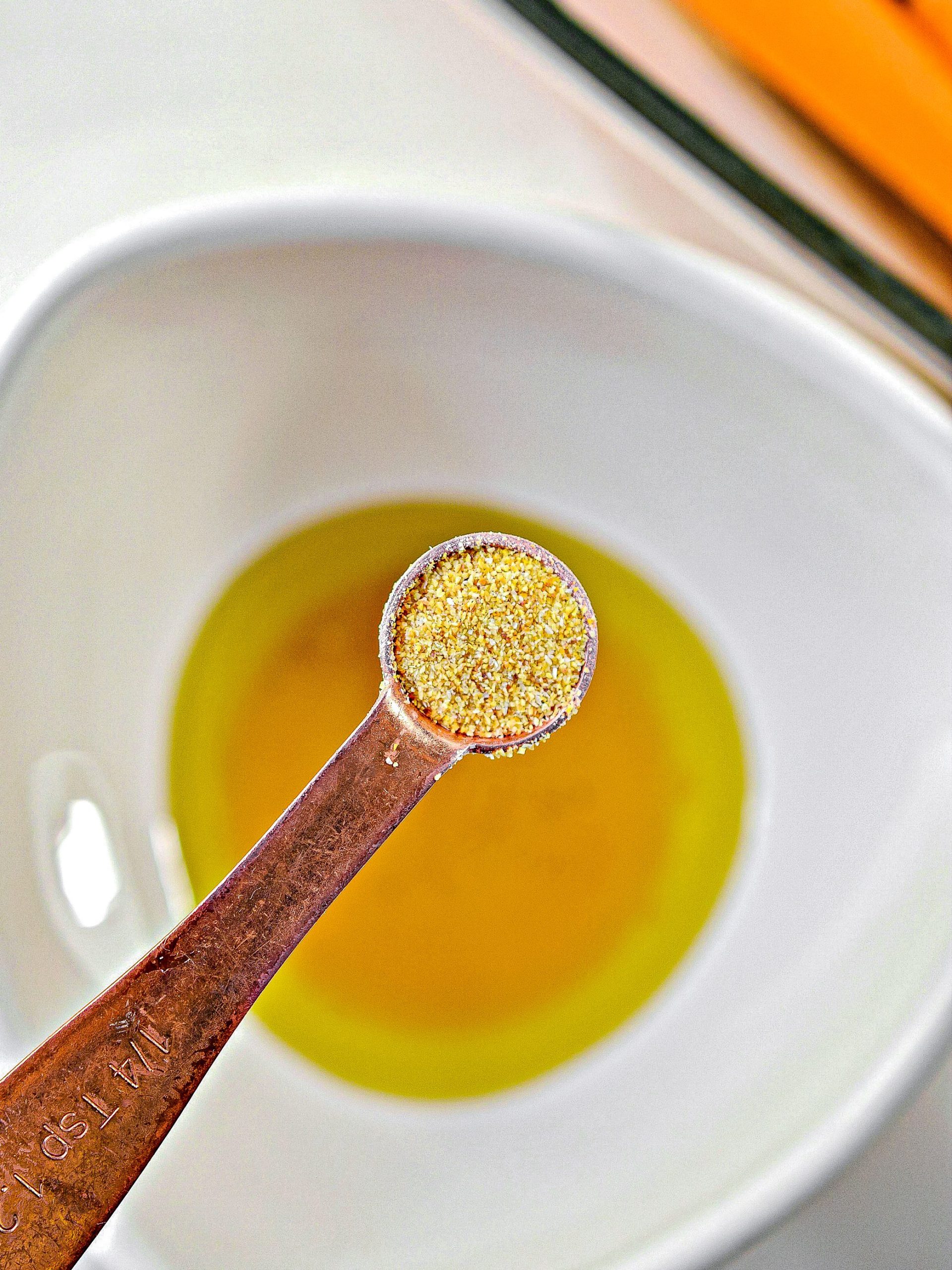 In a bowl, combine the olive oil, honey, garlic powder, and salt and pepper to taste.
