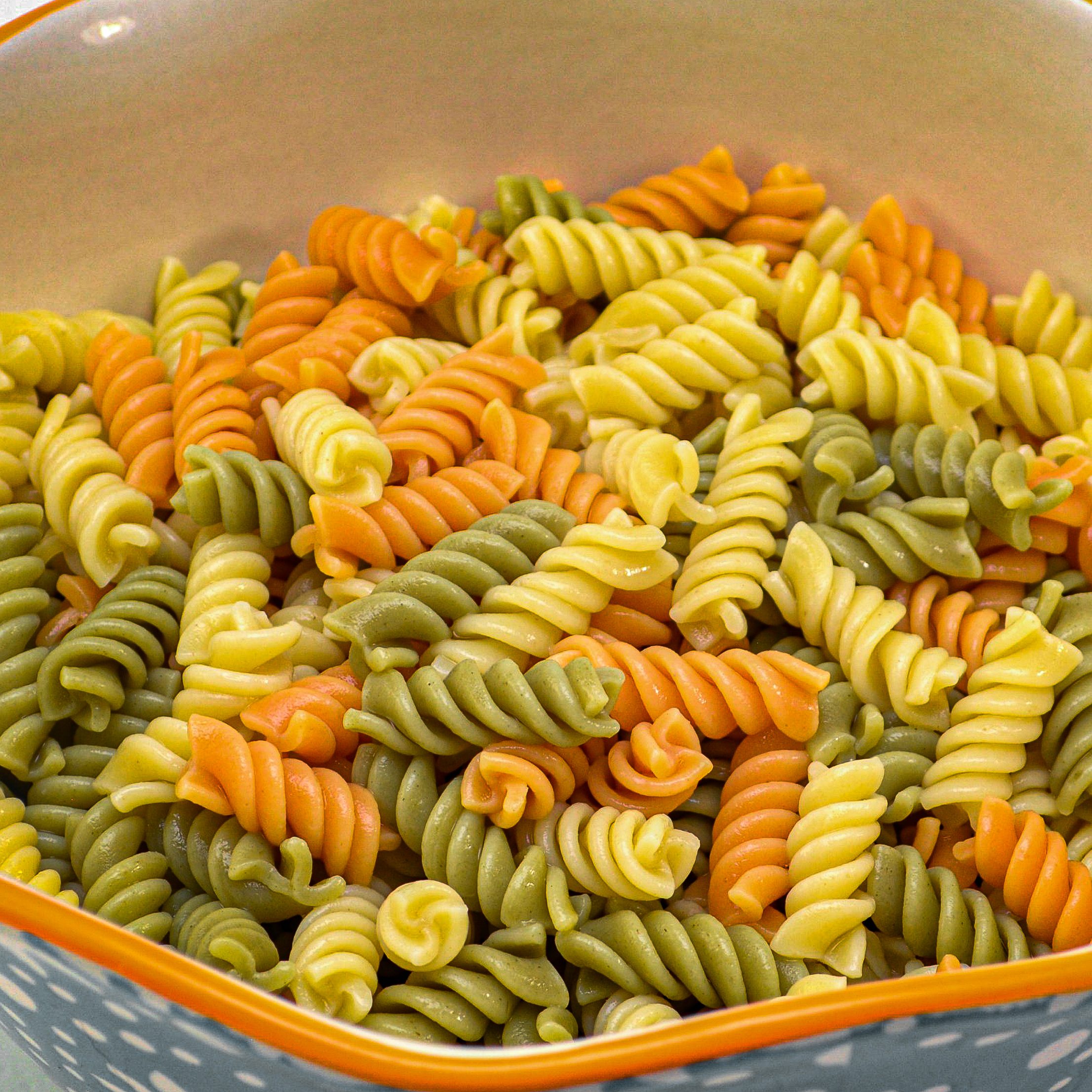 Cook the pasta as directed on the package. Once the pasta has finished cooking, strain it well and rinse it under cold water to cool it quickly. 
