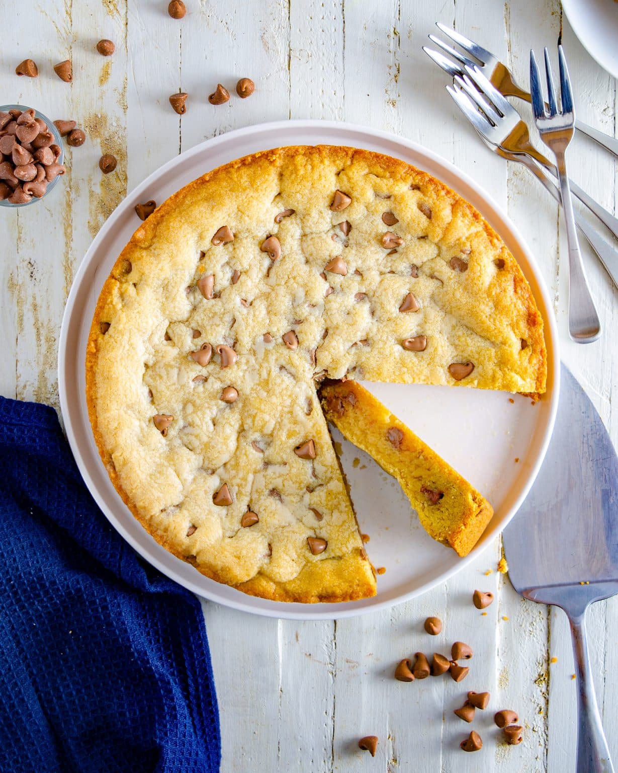 Cookie Pizza (chocolate chip) - Sweet Pea's Kitchen