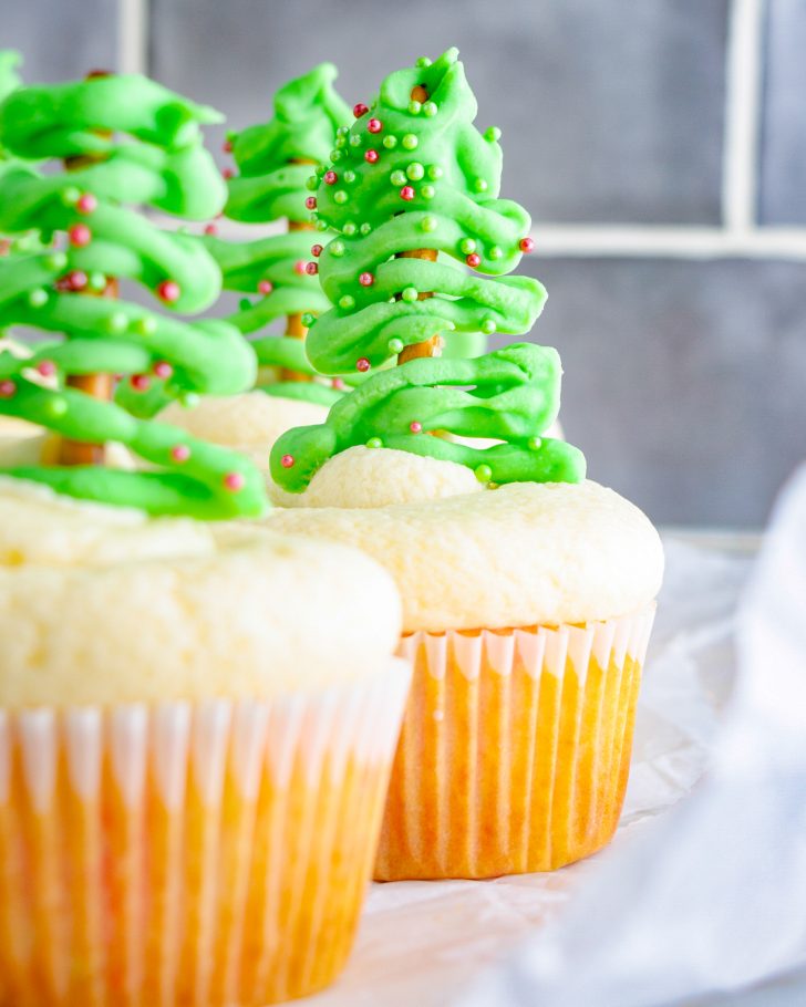 Christmas Cupcake Recipe, Holiday cupcake, Christmas themed cupcakes, Christmas cupcake design, Holiday themed cupcakes