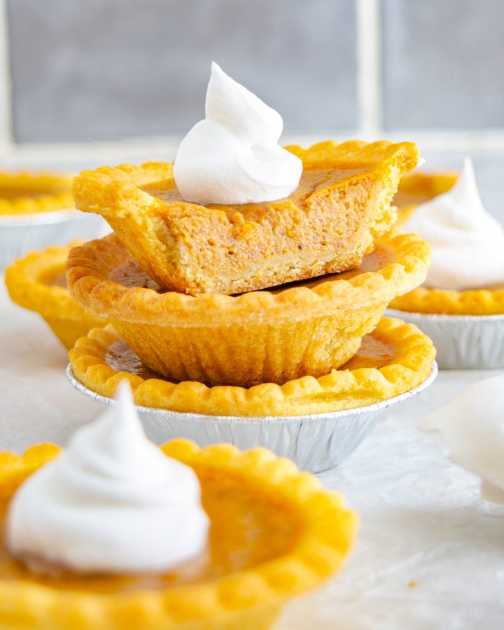 Mini Pumpkin Pies, Individual pumpkin pies, Pumpkin pie tartlets, Single serve pumpkin pies, Mini pumpkin pie tarts